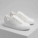 Wygodne Sneakersy Damskie z Pikowaniem i Metaliczną Wstawką na Pięcie