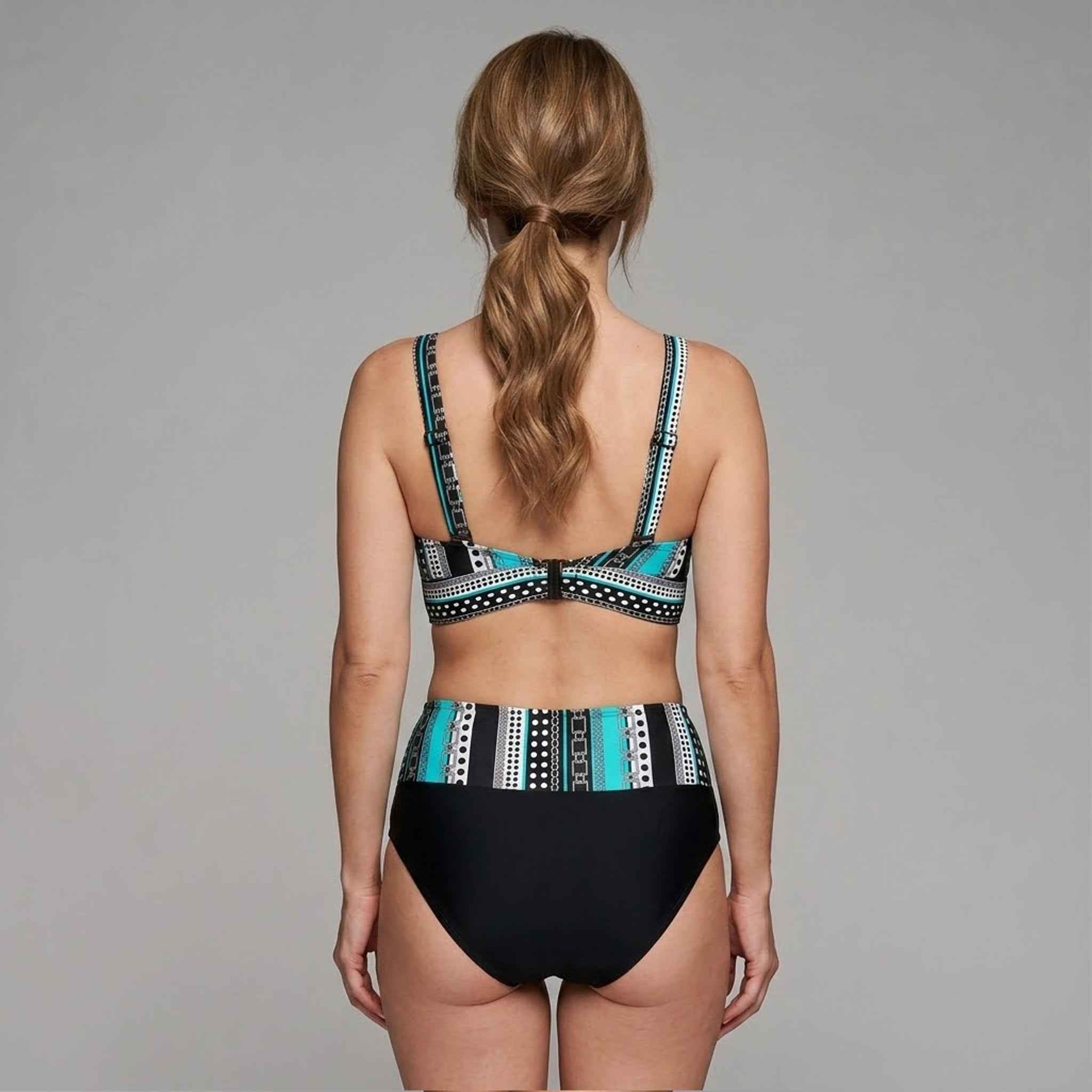 Efektowne Bikini z Wysokim Stanem i Kopertową Górą typu Halter