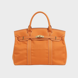 Efektowna torebka damska typu tote z eleganckim wykończeniem