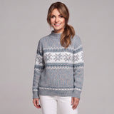 Stylowy sweter świąteczny damski z półgolfem i wzorem śnieżynek