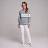 Stylowy sweter świąteczny damski z półgolfem i wzorem śnieżynek