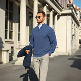 Stylowy sweter męski ze stójką zapinaną na krótki zamek
