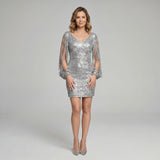 Błyszcząca Sukienka Mini Cekinowa z Długim Rękawem, Frędzlami i Dekoltem V — Dopasowana Sukienka na Studniówkę i Sylwestra | Sylnia Butik
